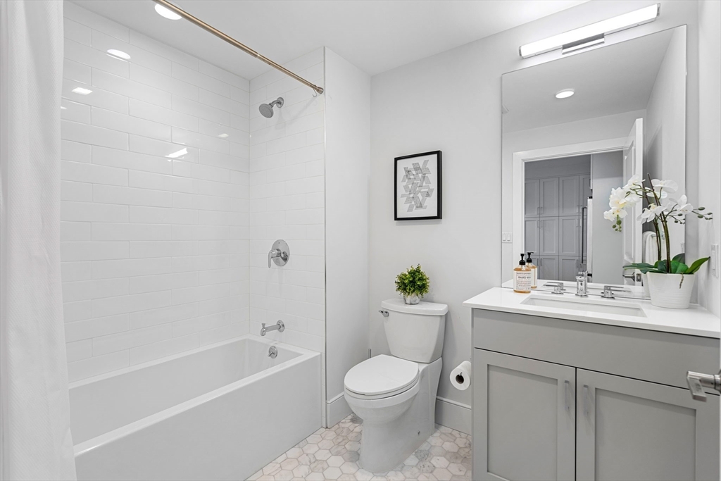 30 Polk St # 208