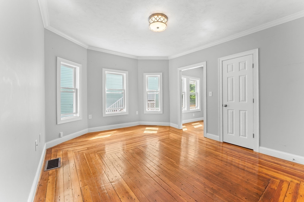 110 Crescent Ave