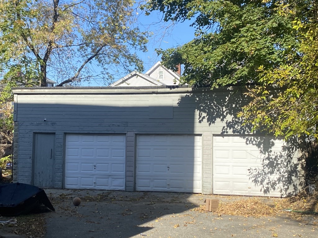 27 Carleton Ave