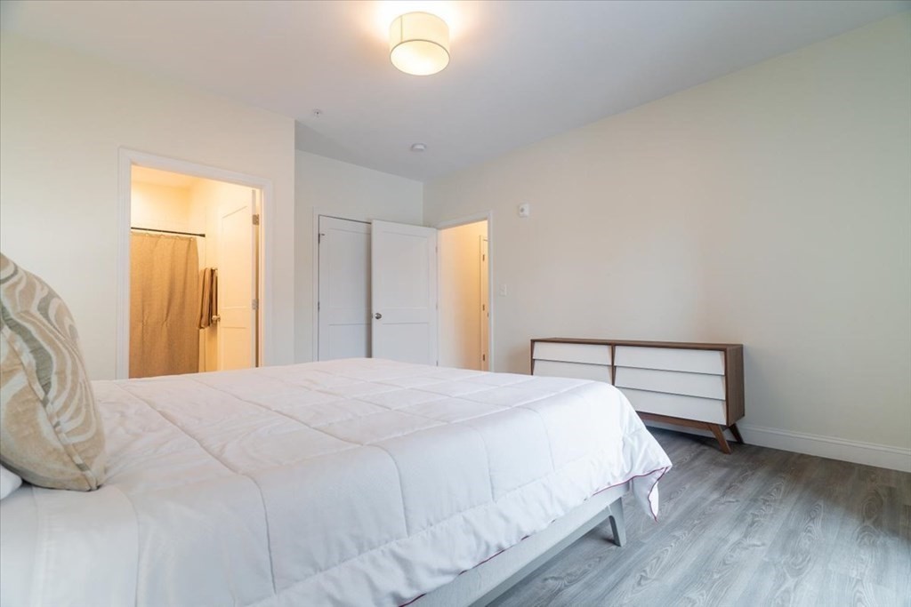 92 George St # 101