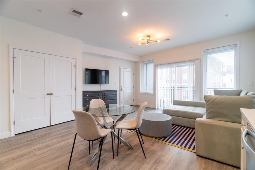 92 George St # 101