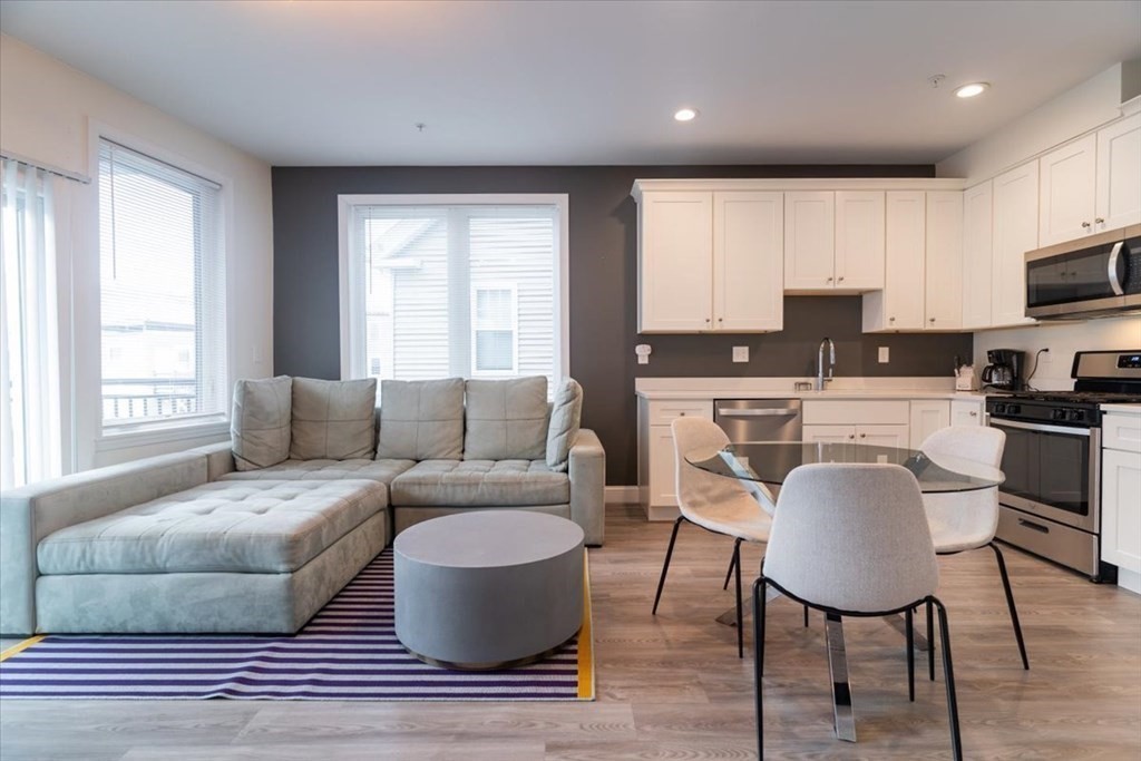 92 George St # 101