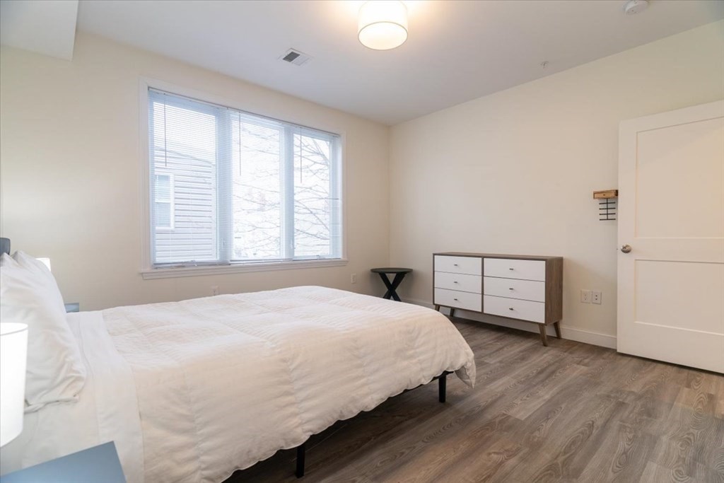 92 George St # 101