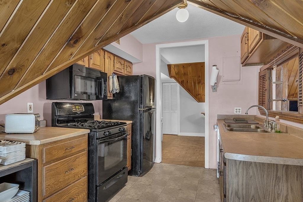325 Mammoth Rd # 3