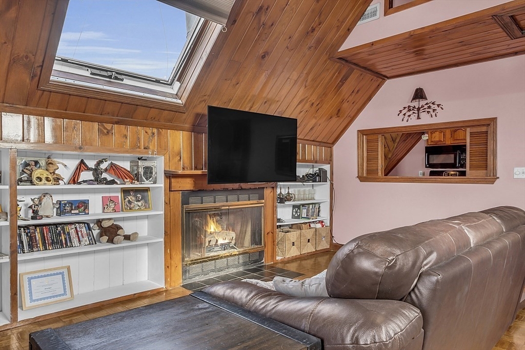 325 Mammoth Rd # 3
