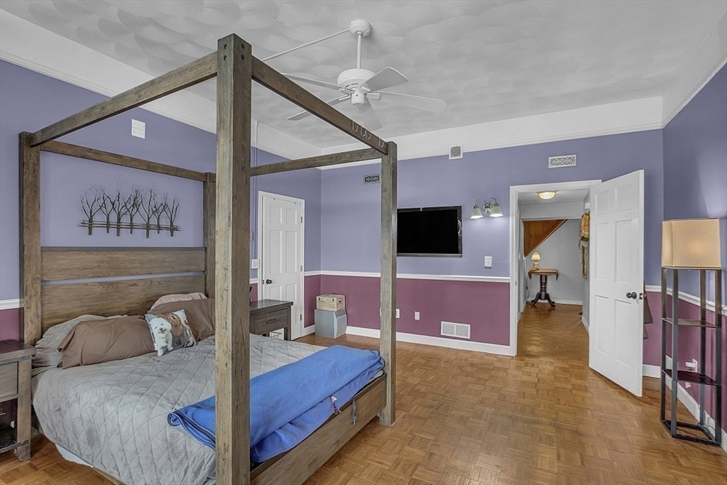 325 Mammoth Rd # 3