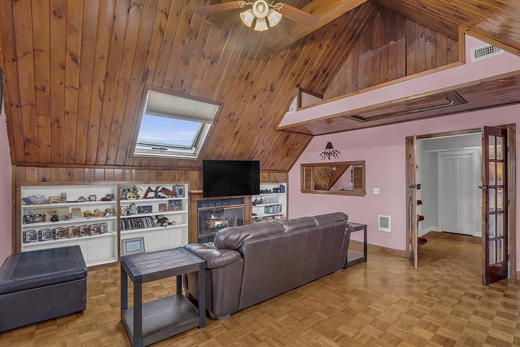 325 Mammoth Rd # 3