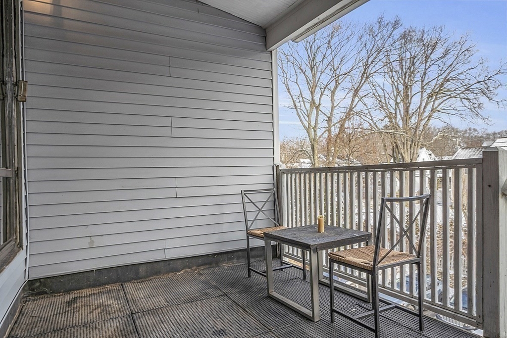 325 Mammoth Rd # 3