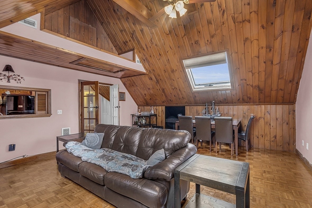 325 Mammoth Rd # 3