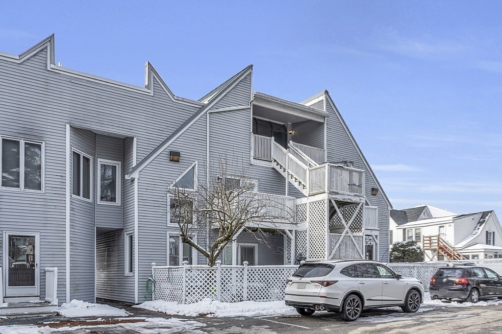 325 Mammoth Rd # 3