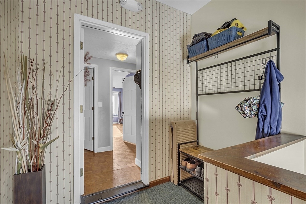 325 Mammoth Rd # 3