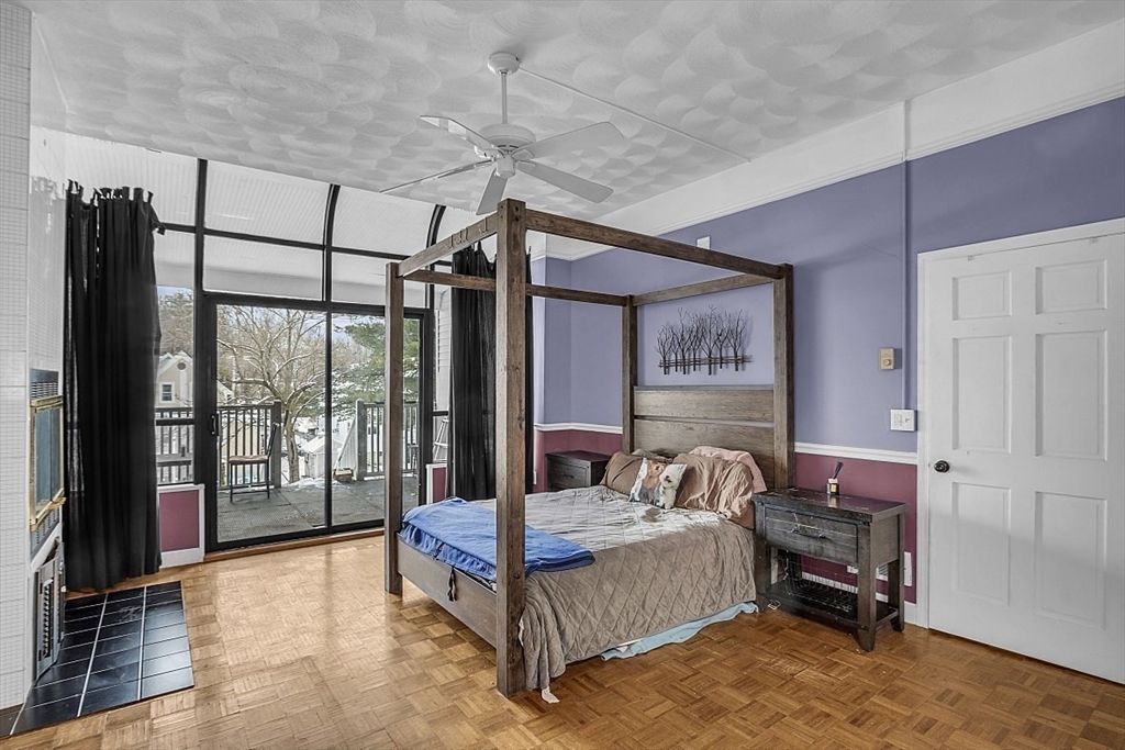 325 Mammoth Rd # 3