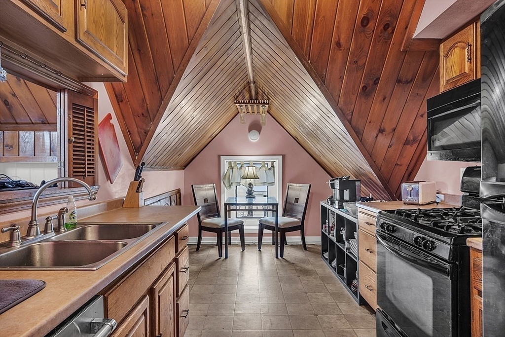 325 Mammoth Rd # 3