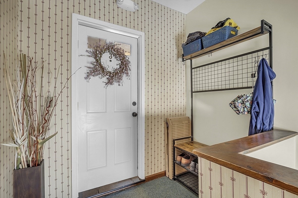 325 Mammoth Rd # 3