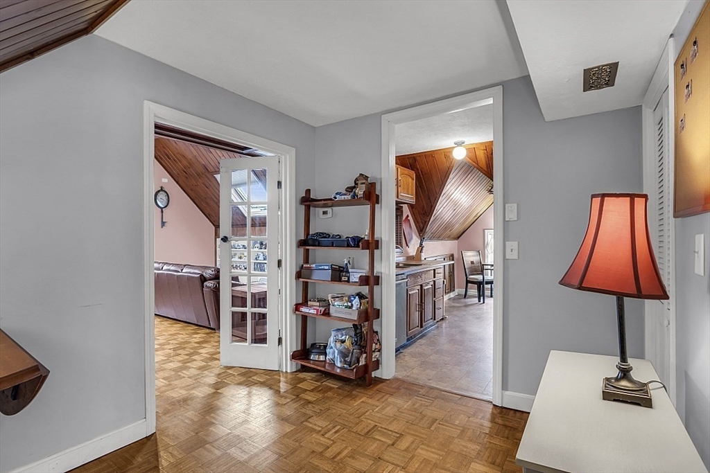 325 Mammoth Rd # 3