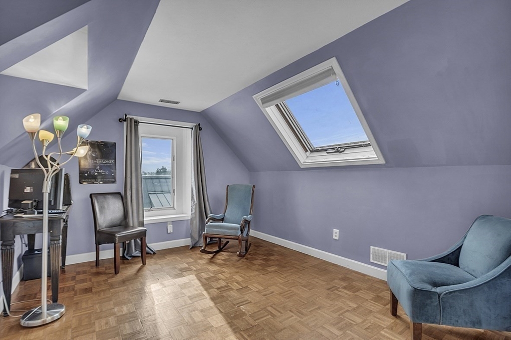 325 Mammoth Rd # 3