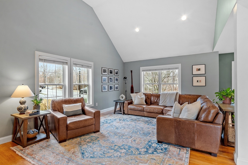 6 Martin Ln