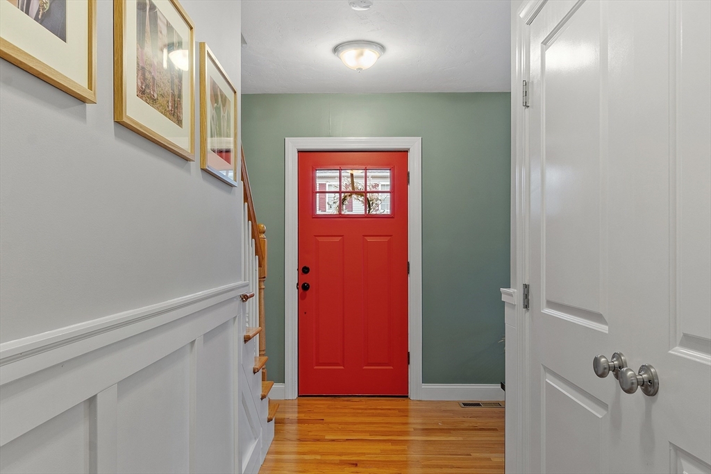 6 Martin Ln