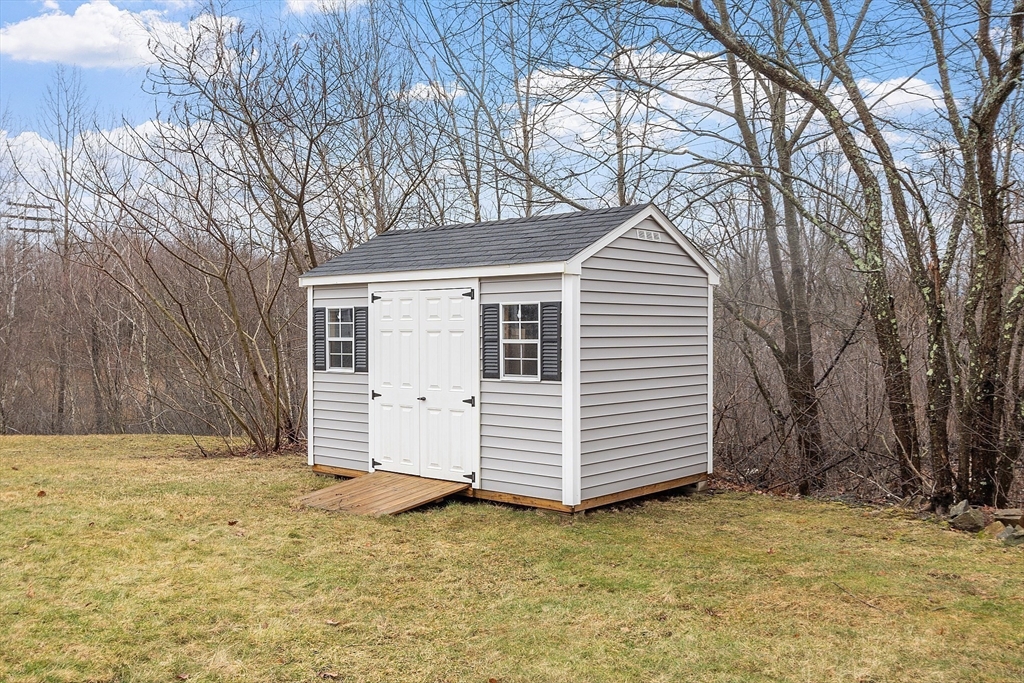 6 Martin Ln