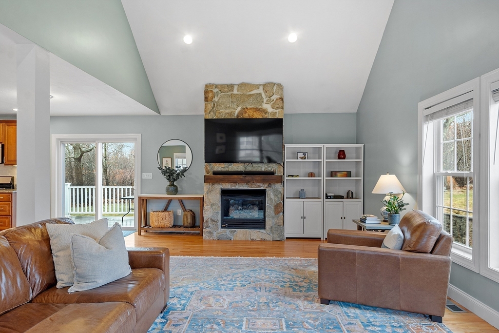 6 Martin Ln