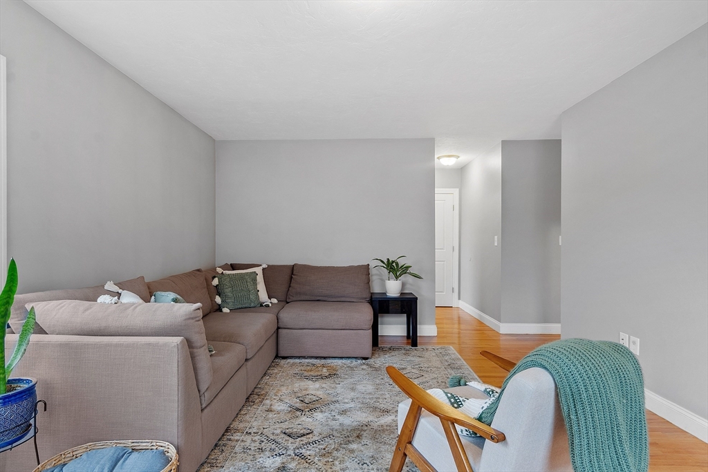 6 Martin Ln