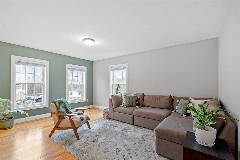 6 Martin Ln