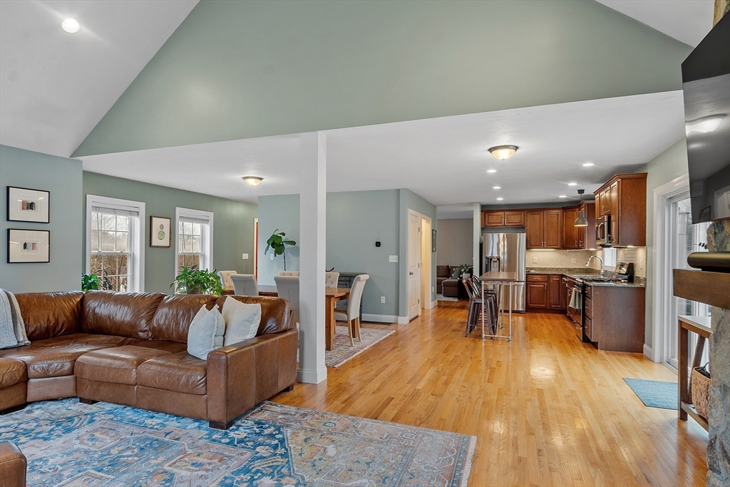 6 Martin Ln