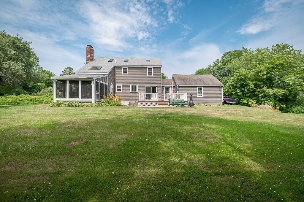 325 Center St