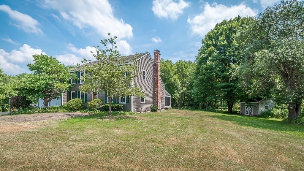 325 Center St