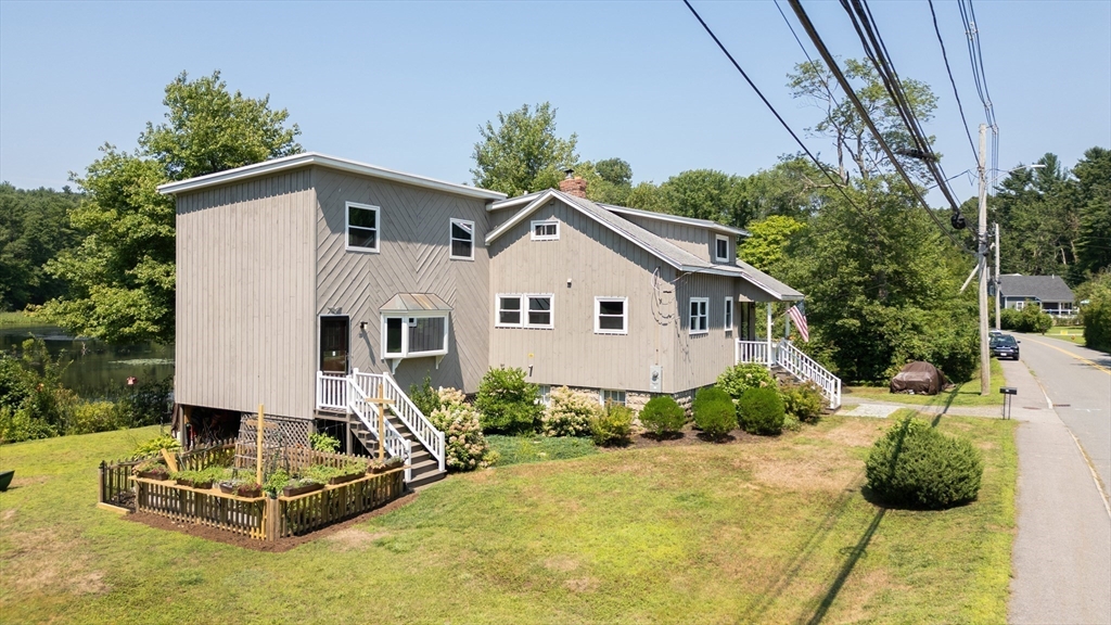63 River St