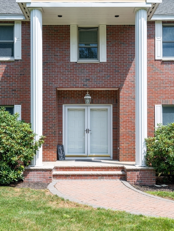 11 Hood Farm Road