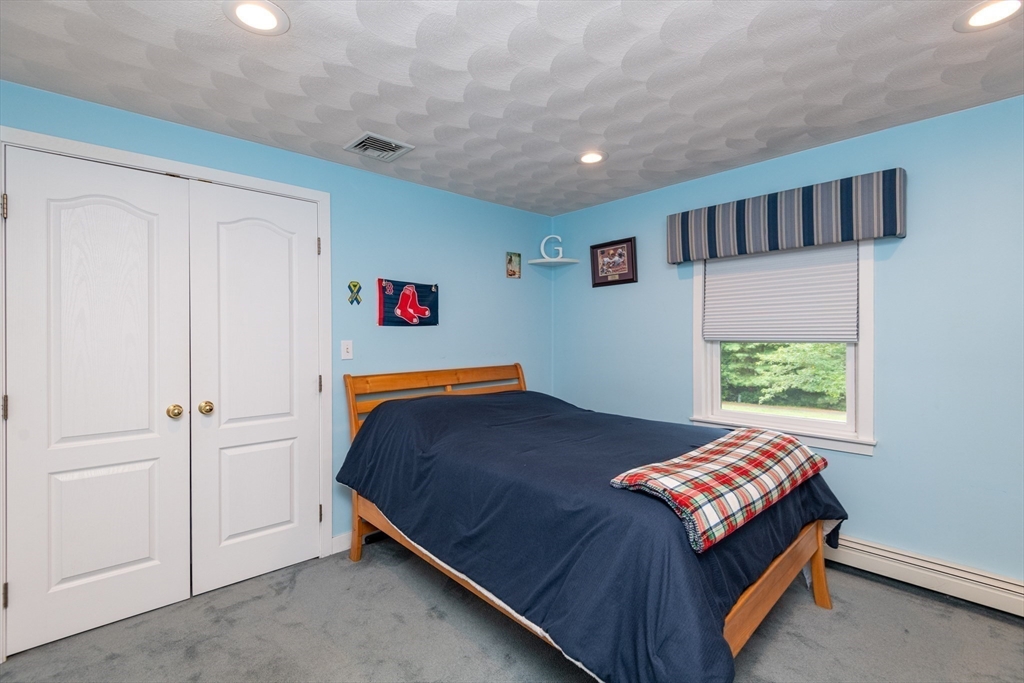 11 Hood Farm Road