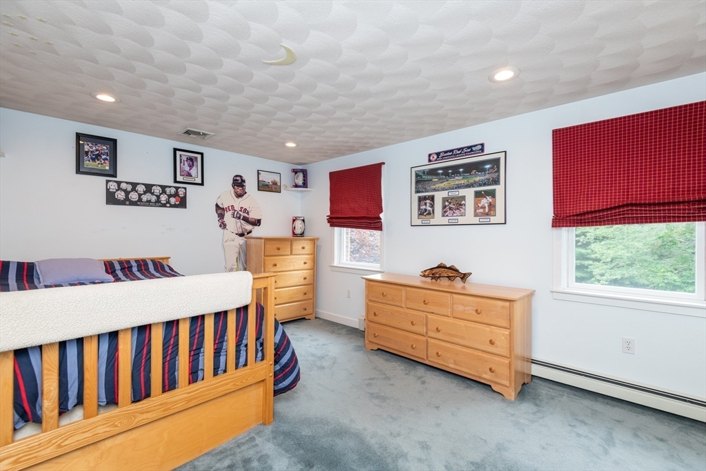 11 Hood Farm Road