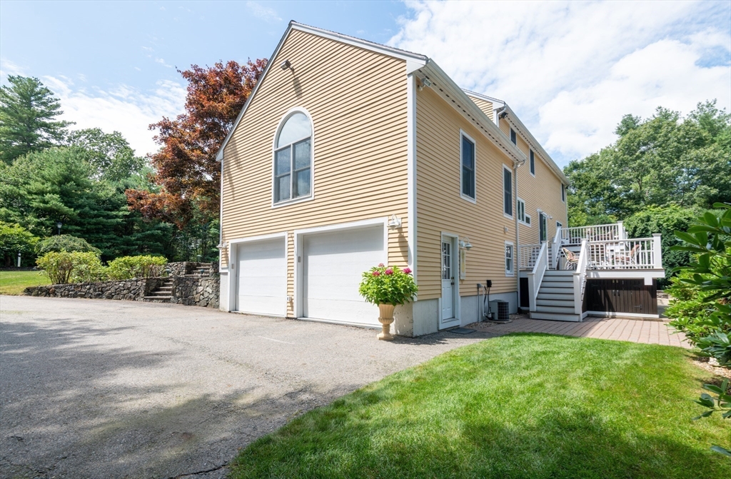 11 Hood Farm Road