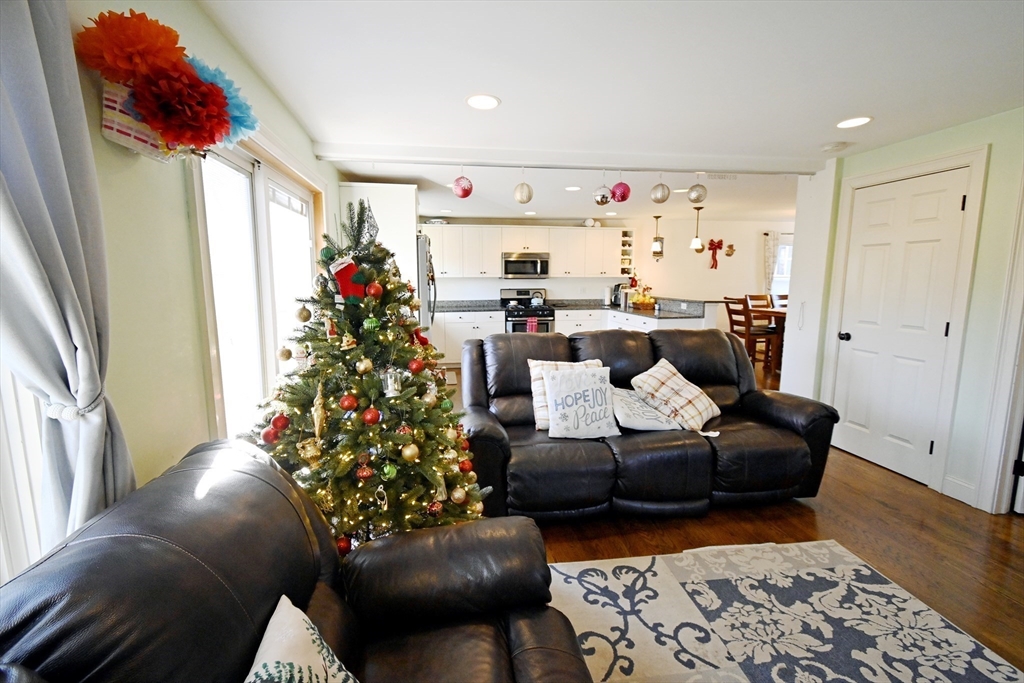 24 Estes St