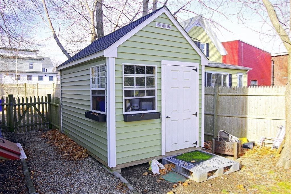 24 Estes St