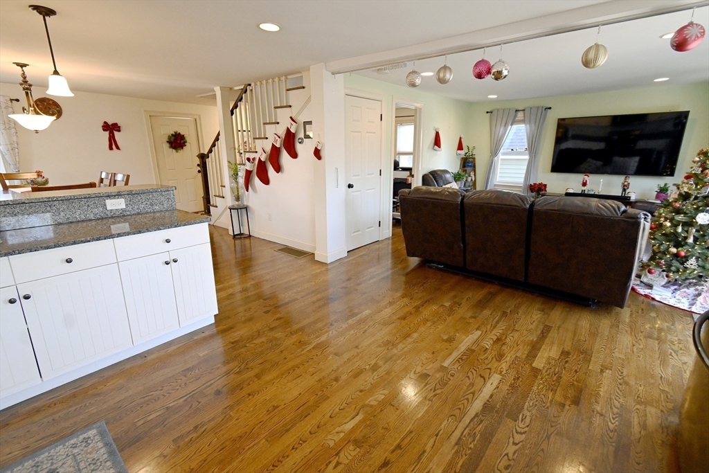 24 Estes St