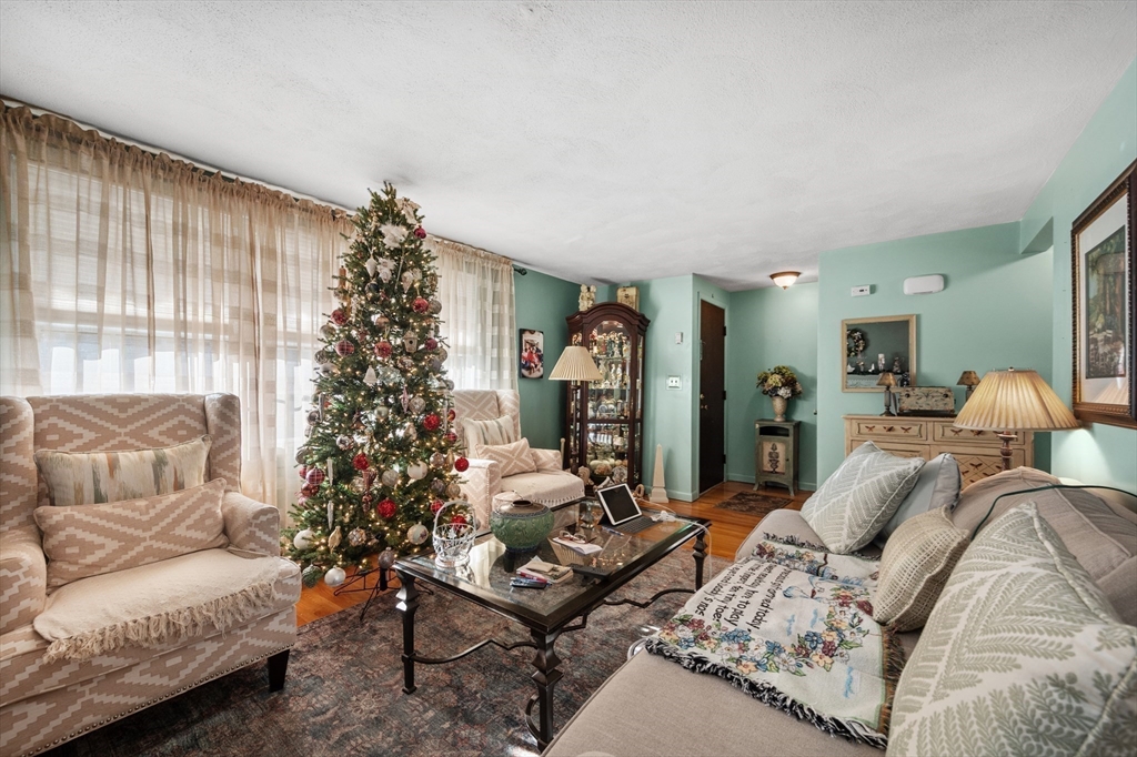 8-10 Stephanie Circle