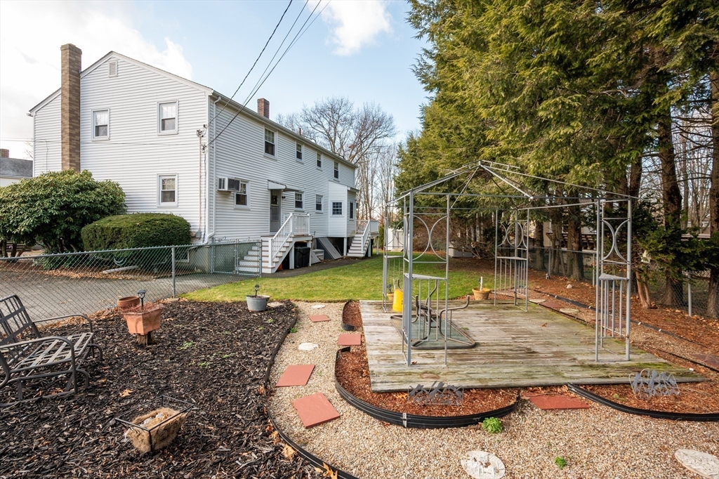 8-10 Stephanie Circle