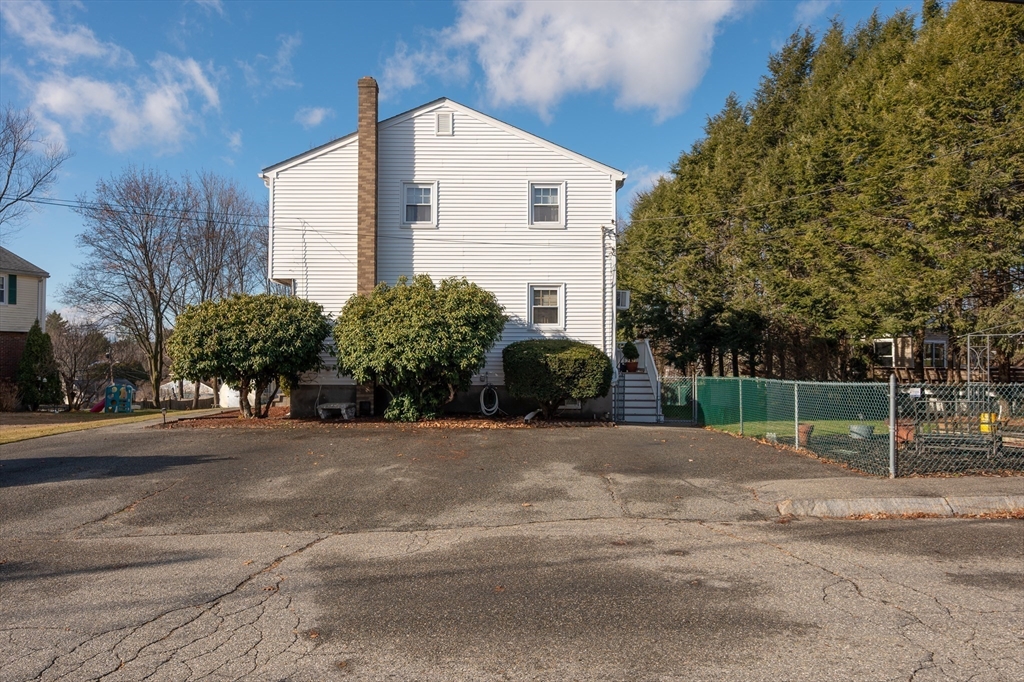 8-10 Stephanie Circle