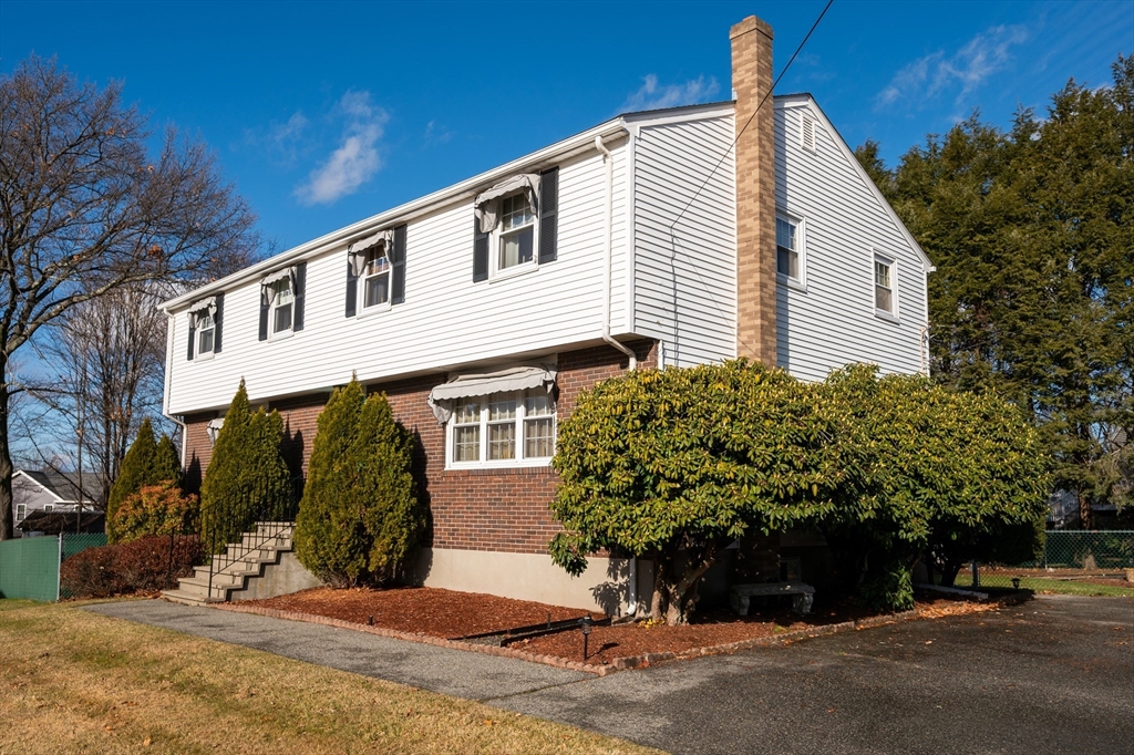 8-10 Stephanie Circle