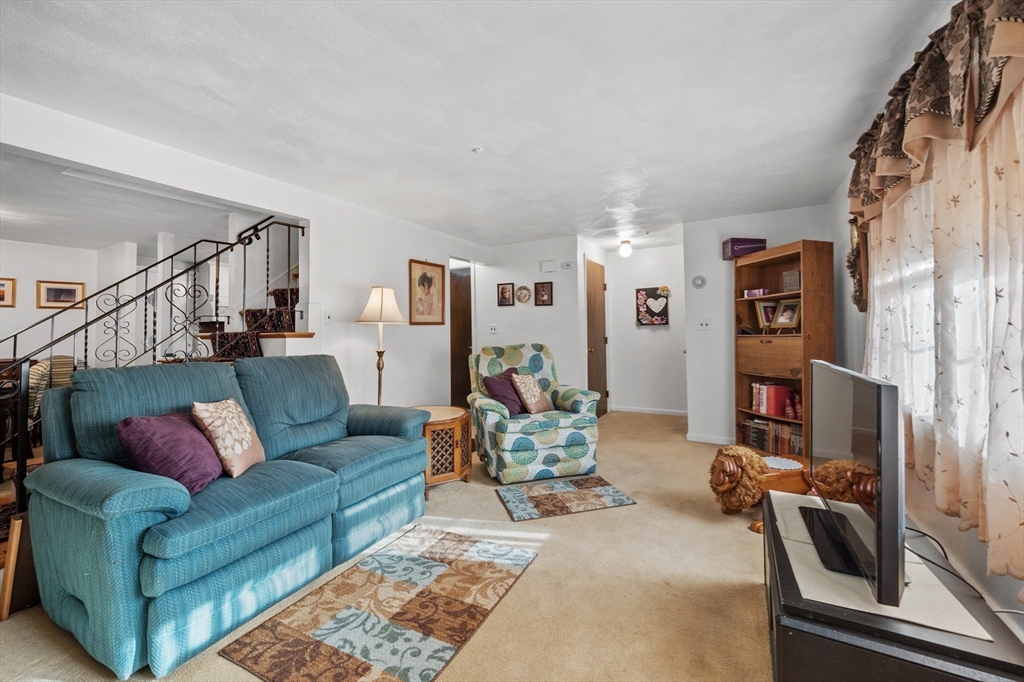 8-10 Stephanie Circle