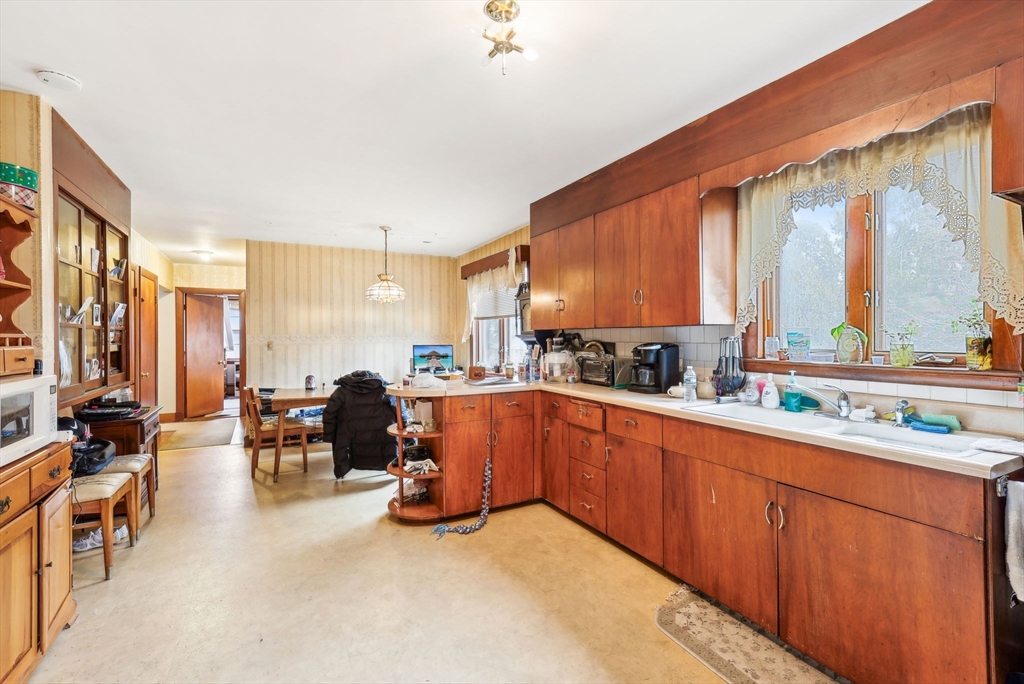 33 Webster Ave