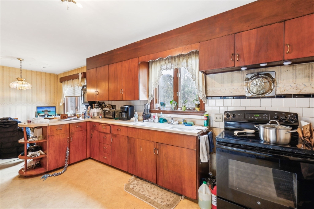 33 Webster Ave