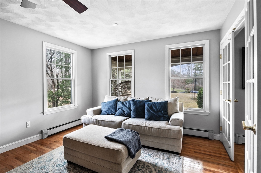 6 Hickory Ln