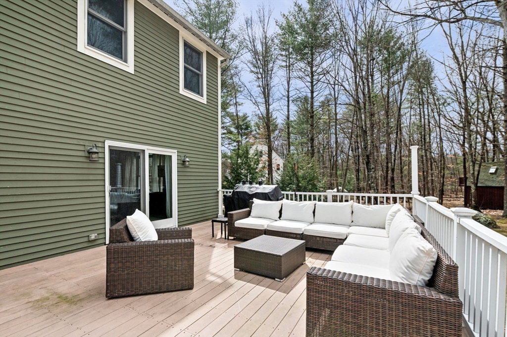 6 Hickory Ln