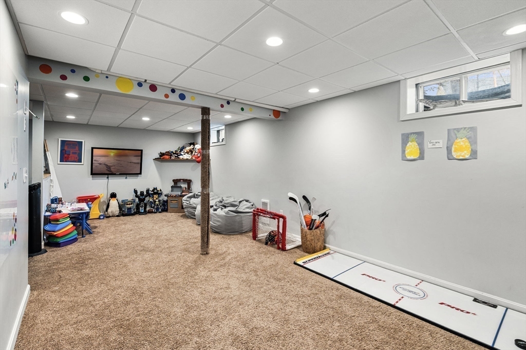 6 Hickory Ln