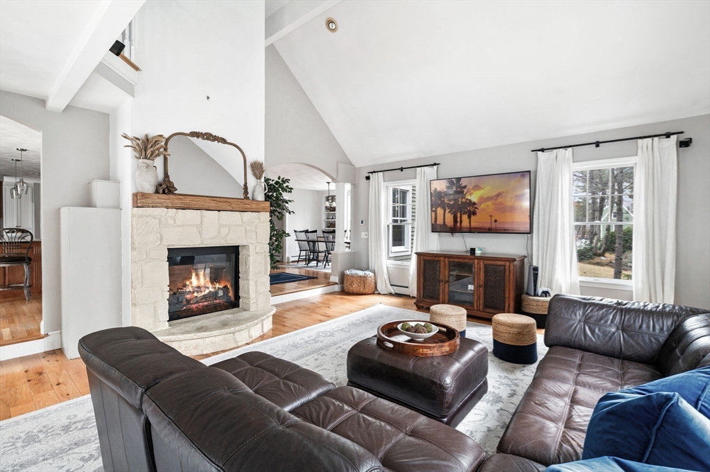 6 Hickory Ln