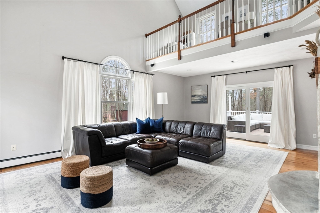 6 Hickory Ln