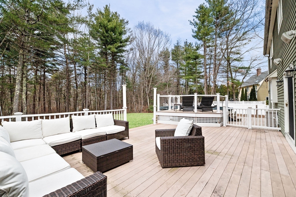 6 Hickory Ln